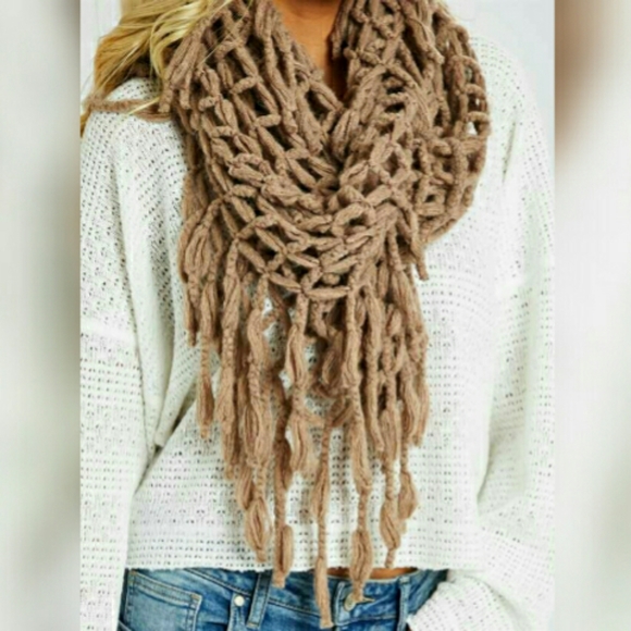 Altar'd State Accessories - NWOT Altar'd State Batelli Grey Net Infinity Scarf